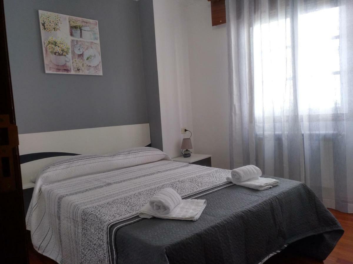 Apartamentos Enteros O Lagar 梅利德 外观 照片