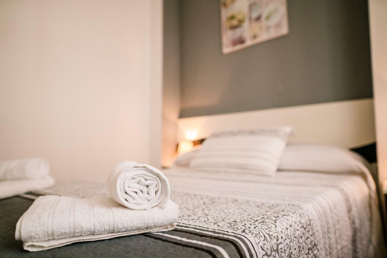 Apartamentos Enteros O Lagar 梅利德 外观 照片